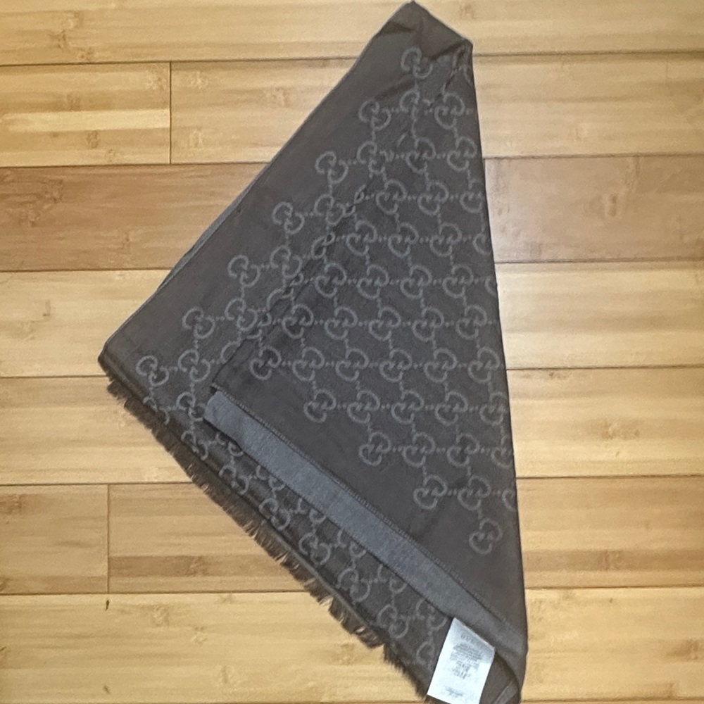 Gucci Double sided Brown Monogrammed scarf - Picture 5 of 7